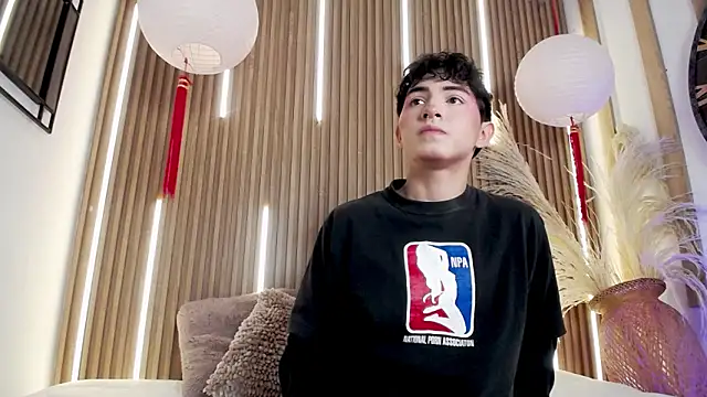 Cristopher Wild online show from April 21, 8:15 pm