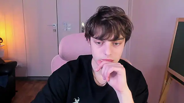 MaxVibee online show from March 7, 6:38 pm