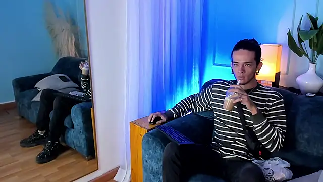 Skinny Mac online show from April 4, 12:24 pm