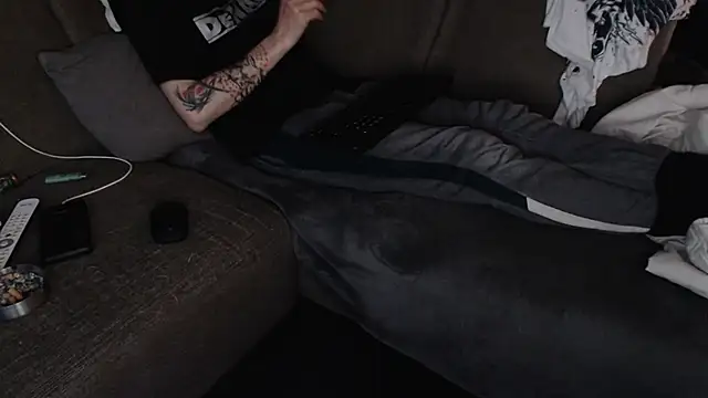 Hottehans88 online show from April 8, 5:00 pm