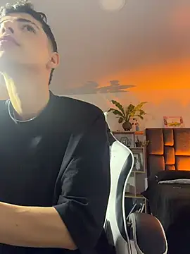 SebastianReed  online show from April 28, 2:38 am