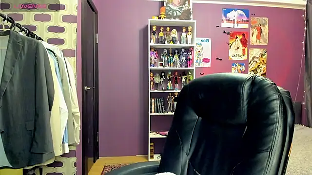 sweet peach    online show from July 2, 8:26 pm