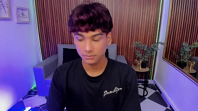 Oliver20   online show from March 20, 2:48 am