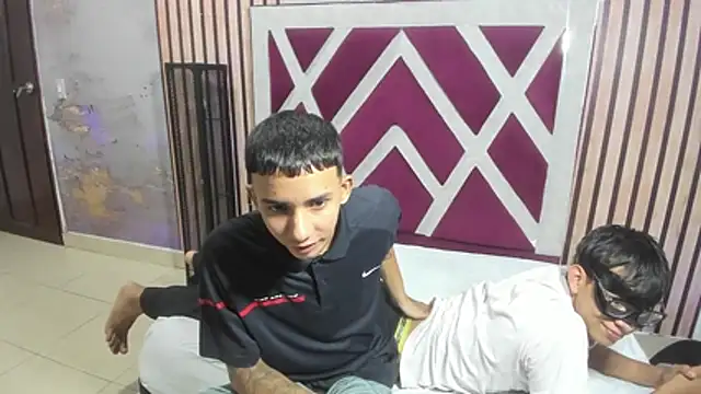 BoyHotlewd online show from April 3, 12:40 am