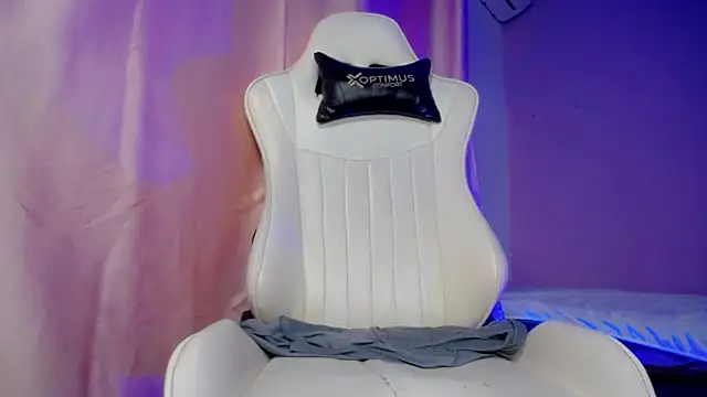Yei lee  online show from May 2, 5:54 am