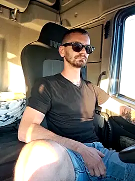 jozsi1995 online show from June 19, 3:34 am