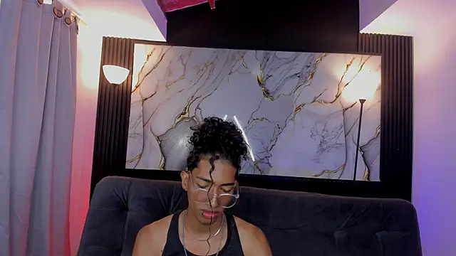 triiangel latinboy online show from May 18, 12:33 pm