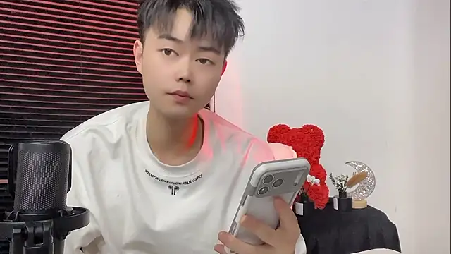 GUCCI-BOY1314 online show from April 26, 12:57 pm