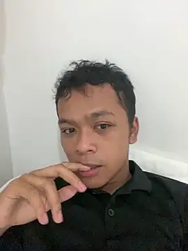 Wingless4ngel69 online show from June 16, 2:47 am