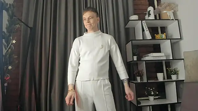 TwinkWhite online show from April 15, 8:20 pm