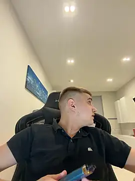 WARDEN w online show from April 17, 6:32 pm