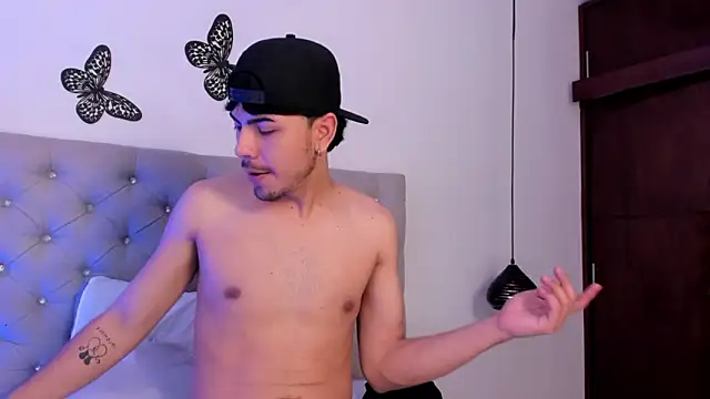 Izack 01 online show from April 16, 2:28 pm