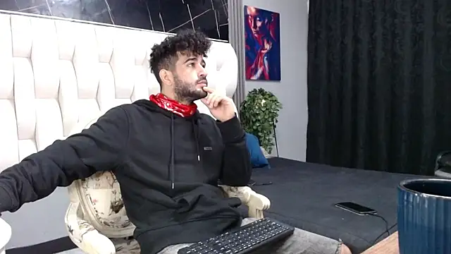 aaron jones 1 online show from April 16, 9:04 pm