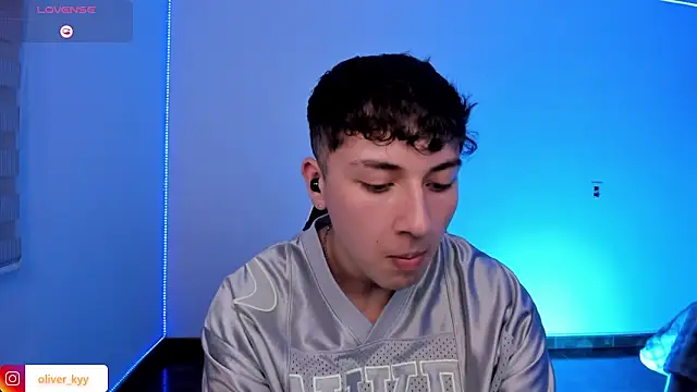 OLIVER K online show from May 30, 11:27 pm