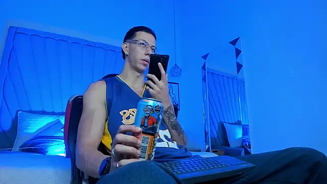 OliverThompsonJS online show from June 25, 5:56 am