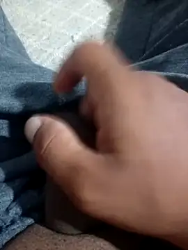 keerth52 online show from April 18, 5:36 pm