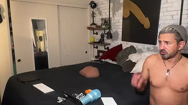 Snapshot of maxbandit chatting on February 27, 9:22 am maxbandit online show from February 27, 9:22 am