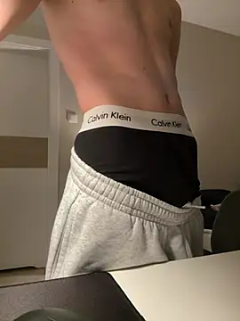 mlodziak 18 online show from April 25, 10:07 pm