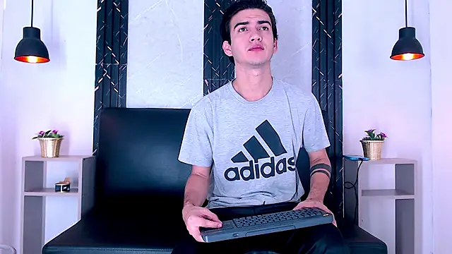 Feiccer Castquer online show from April 25, 11:57 am