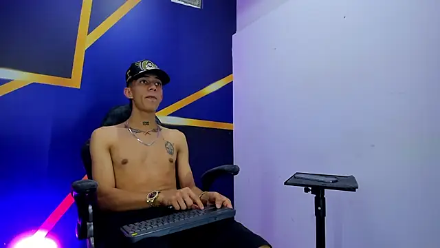 Timmy Turner333 online show from April 27, 6:35 pm