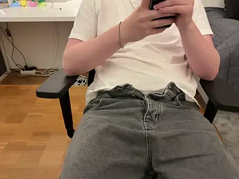 hotbiboy2003 online show from May 12, 2:36 pm