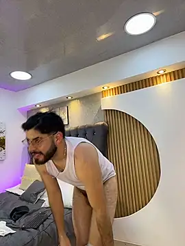 DomBoy  online show from May 14, 9:46 pm