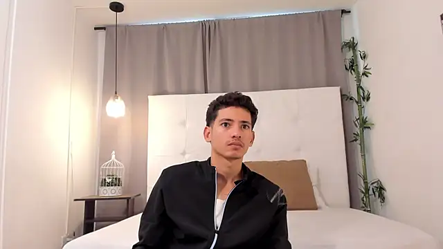 Alejo-and-Thiago online show from July 17, 12:34 pm