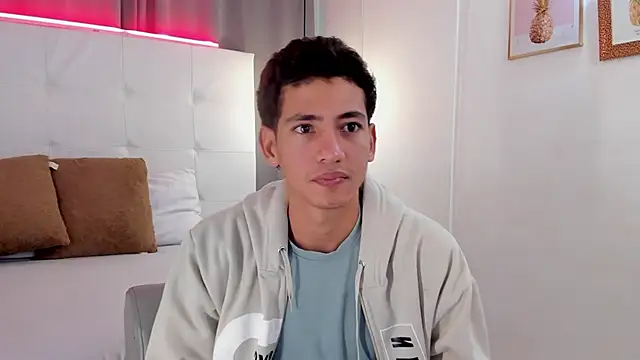 Alejo-and-Thiago online show from June 17, 1:35 pm