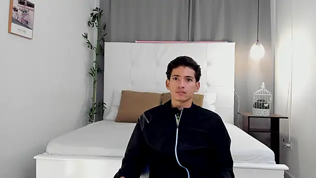 Alejo-and-Thiago online show from June 22, 12:20 pm