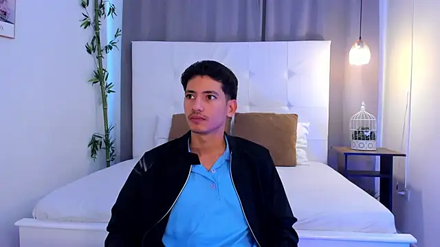 Alejo-and-Thiago online show from July 20, 1:24 pm