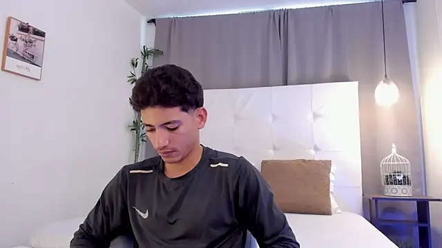 Alejo-and-Thiago online show from July 13, 1:35 pm