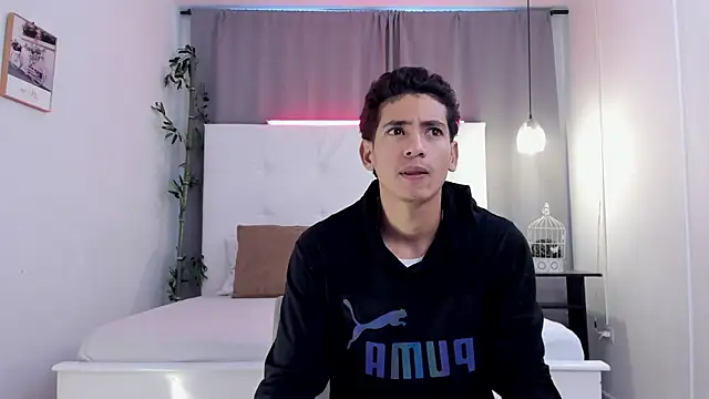 Alejo-and-Thiago online show from June 20, 12:32 pm