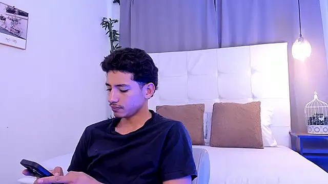 Alejo-and-Thiago online show from July 8, 12:42 pm