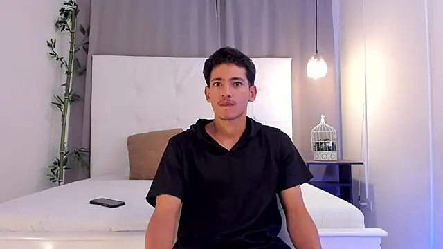 Alejo-and-Thiago online show from July 6, 12:24 pm