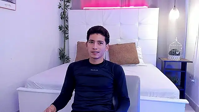 Alejo-and-Thiago online show from June 18, 12:10 pm