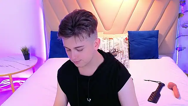 Miless Cooper online show from July 14, 1:06 pm