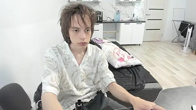 Nolan Sagee online show from June 14, 7:10 am