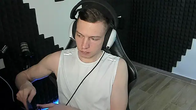 More than friend online show from May 13, 1:52 pm