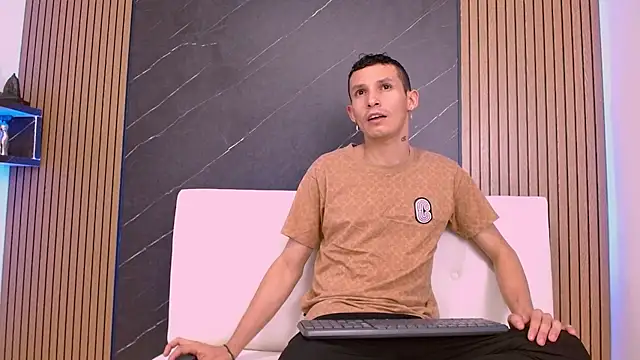Isak Berekoa online show from May 18, 3:57 am