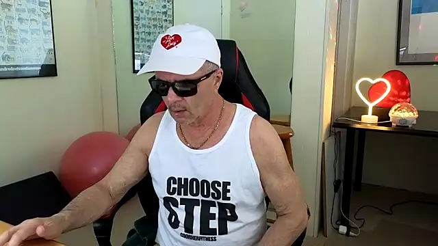 Snapshot of hotdadbod chatting on March 3, 9:34 pm hotdadbod online show from March 3, 9:34 pm
