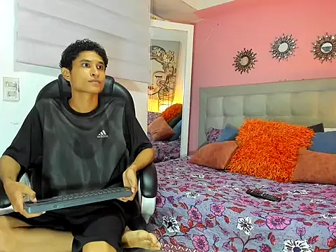 Xavier-Fox online show from May 23, 10:15 pm