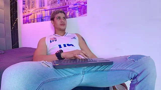 dominic connor online show from June 13, 4:10 am