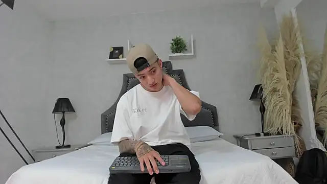 wesley boyy  online show from May 23, 8:14 pm