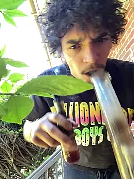 Uhhyuhhhhh online show from June 1, 1:55 pm
