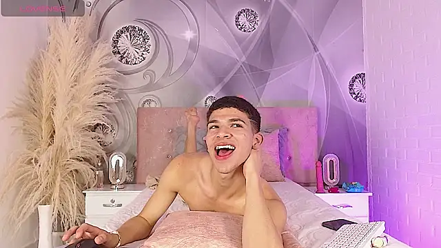 Dilan Femboy online show from August 4, 2:54 pm