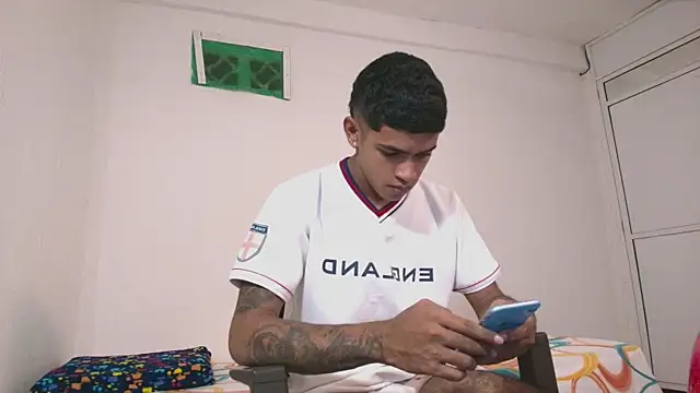 k florez online show from August 4, 9:48 am