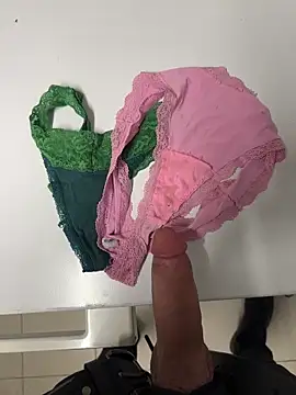 swissboy22 online show from December 18, 10:17 pm