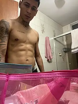 Thiago23cm78 online show from August 7, 5:14 am