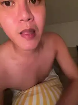 asiantwink3195 online show from August 5, 9:20 pm