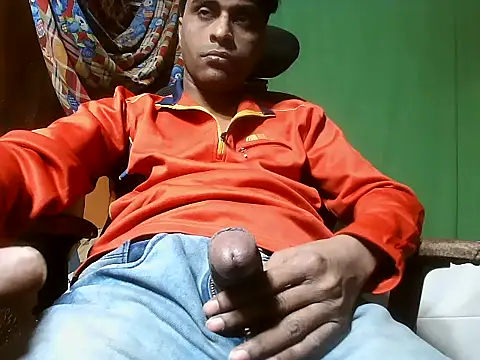 Snapshot of desiboy1101 chatting on December 18, 2:06 pm desiboy1101 online show from December 18, 2:06 pm